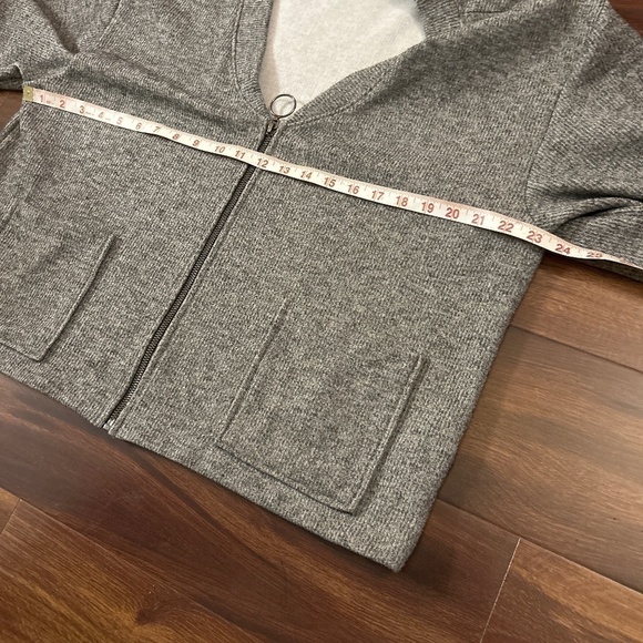 URBAN OUTFITTERS Oversized Sweater with Bishop Sleeves Medium - Picture 6 of 8